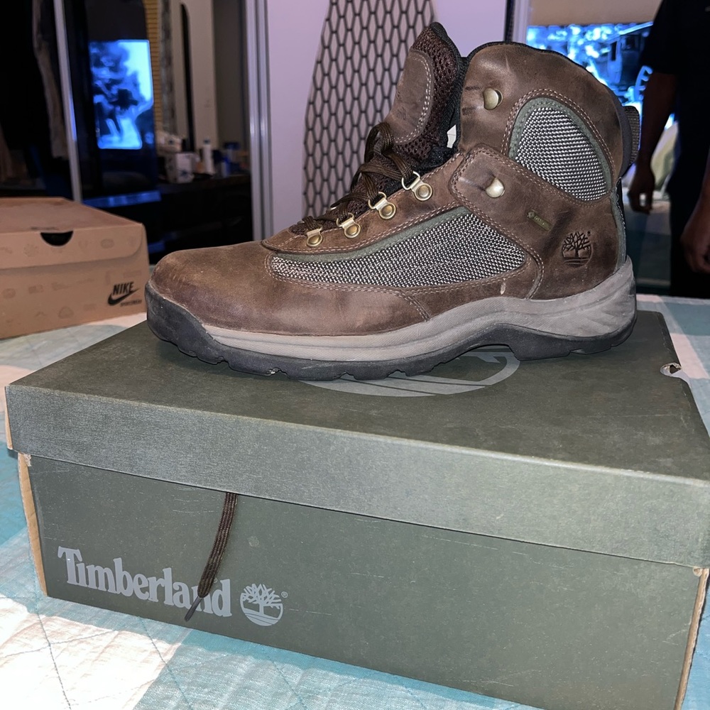 Plymouth Trail Timberland boots with box